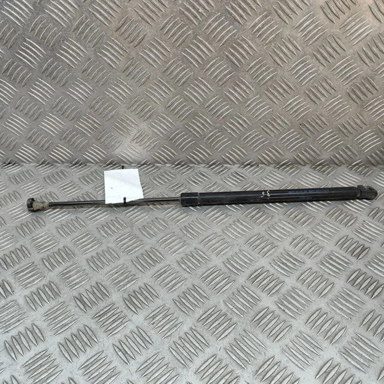 Siłownik (sprężyna gazowa) klapy bagażnika 904504EA1A