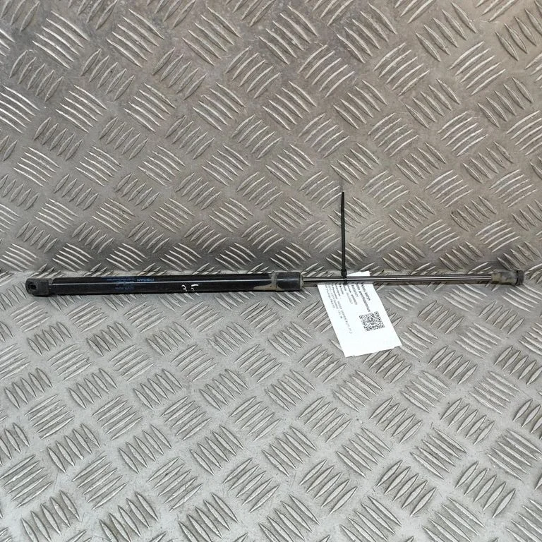 Siłownik (sprężyna gazowa) klapy bagażnika 904504EA1A