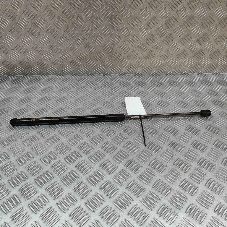 Aizmugurējā vāka amortizators 81840HF010