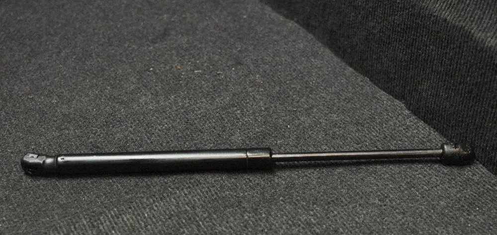 Aizmugurējā vāka amortizators – Volkswagen Passat B6 (2005-2010)