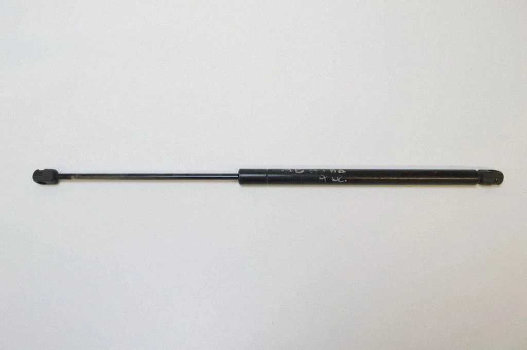 Aizmugurējā vāka amortizators – Mercedes-Benz A klase W168 (1997-2004)