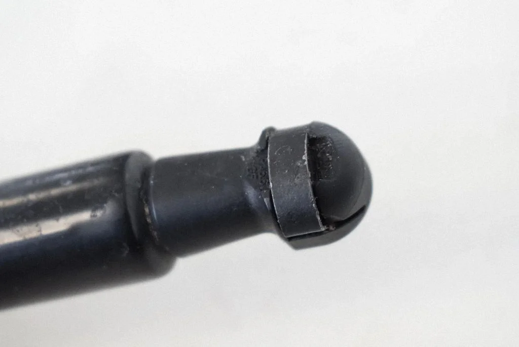 Tailgate/trunk strut/damper – right