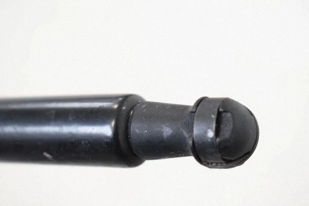 Tailgate/trunk strut/damper – left