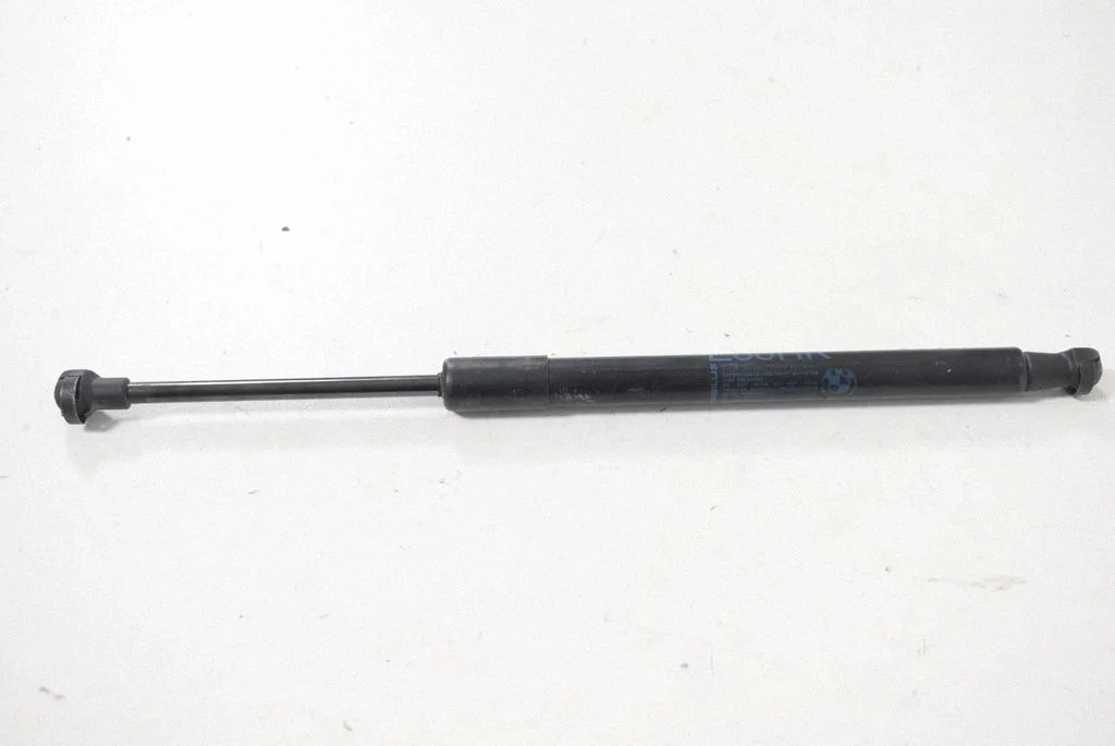 Aizmugurējā vāka amortizators – BMW 1. sērija E82 E88 (2007-2014)