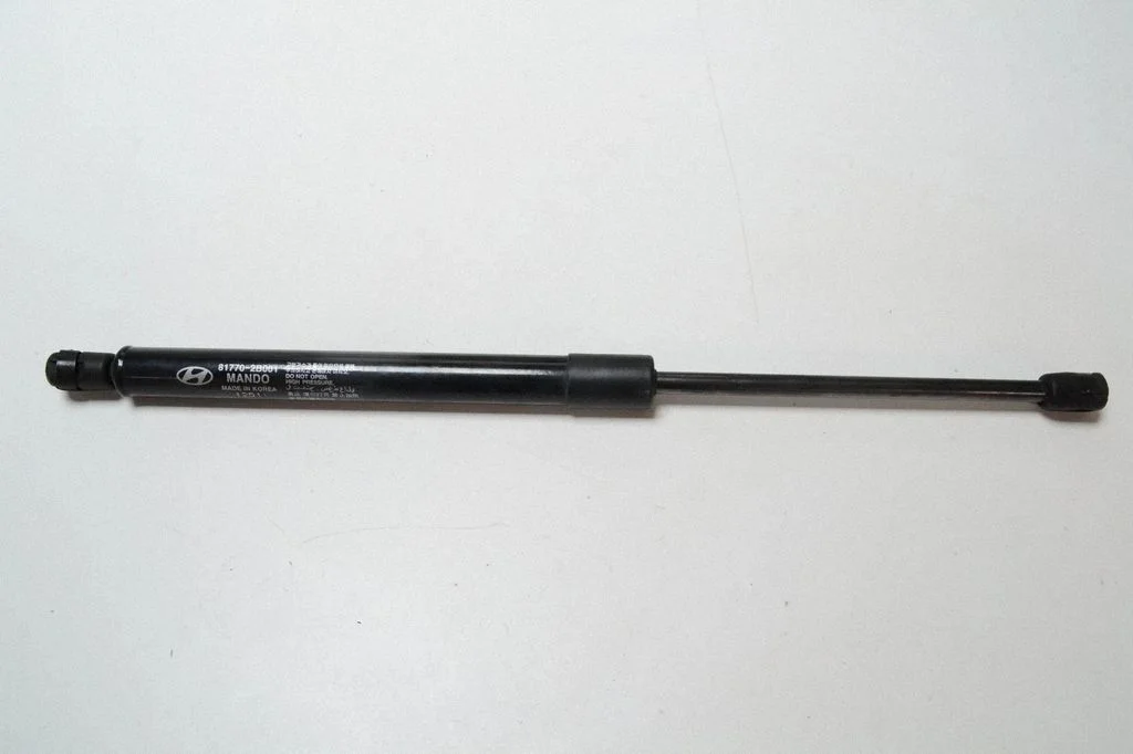 Aizmugurējā vāka amortizators – Hyundai Santa Fe (2006-2012)