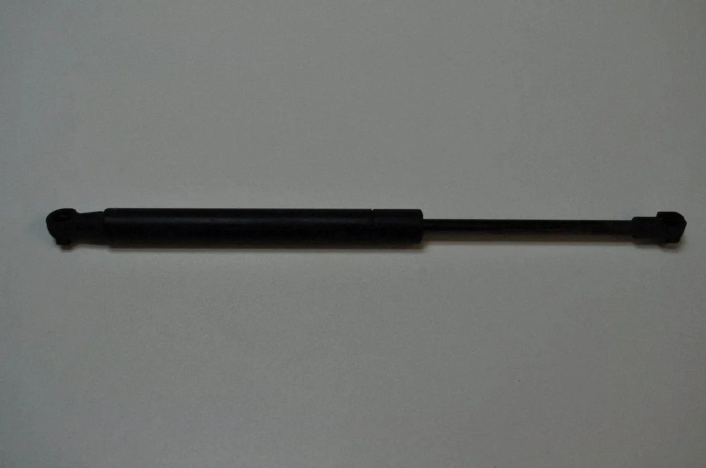 Aizmugurējā vāka amortizators – Lexus GS 300 350 430 450H (2005-2012)