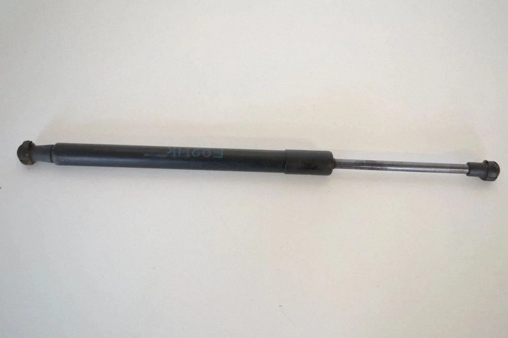 Aizmugurējā vāka amortizators – BMW 3. sērija E92 E93 (2005-2014)