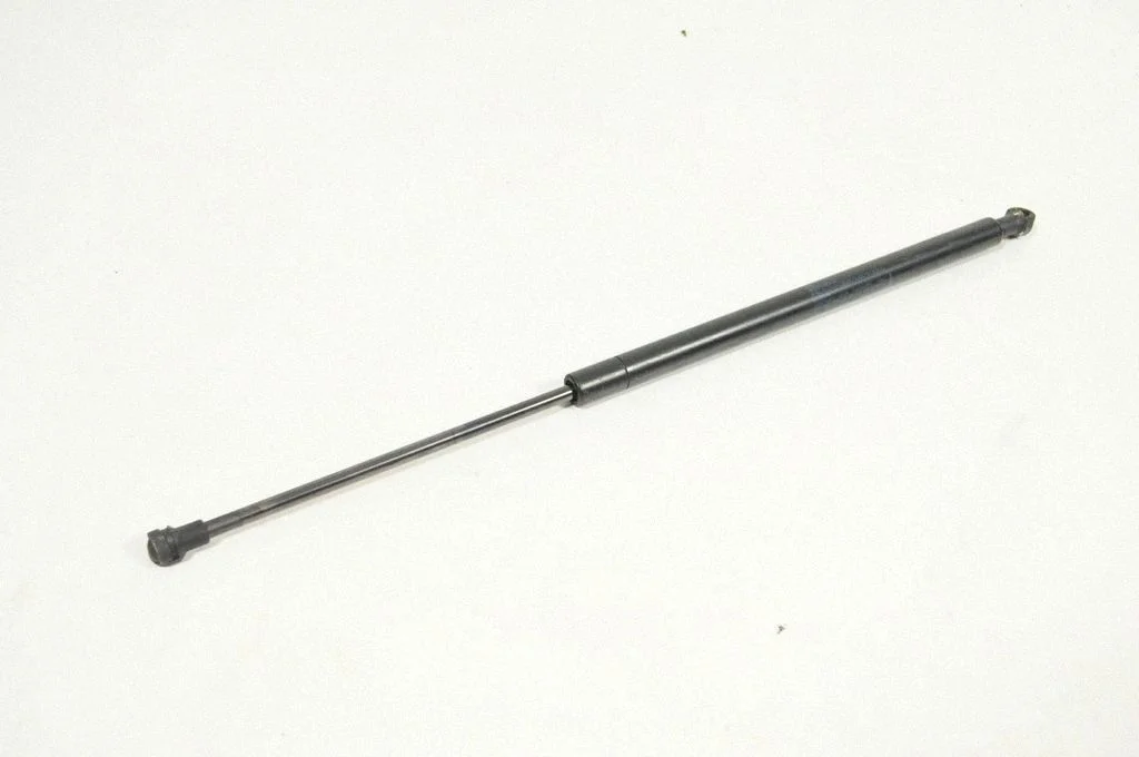 Aizmugurējā vāka amortizators 534500W071