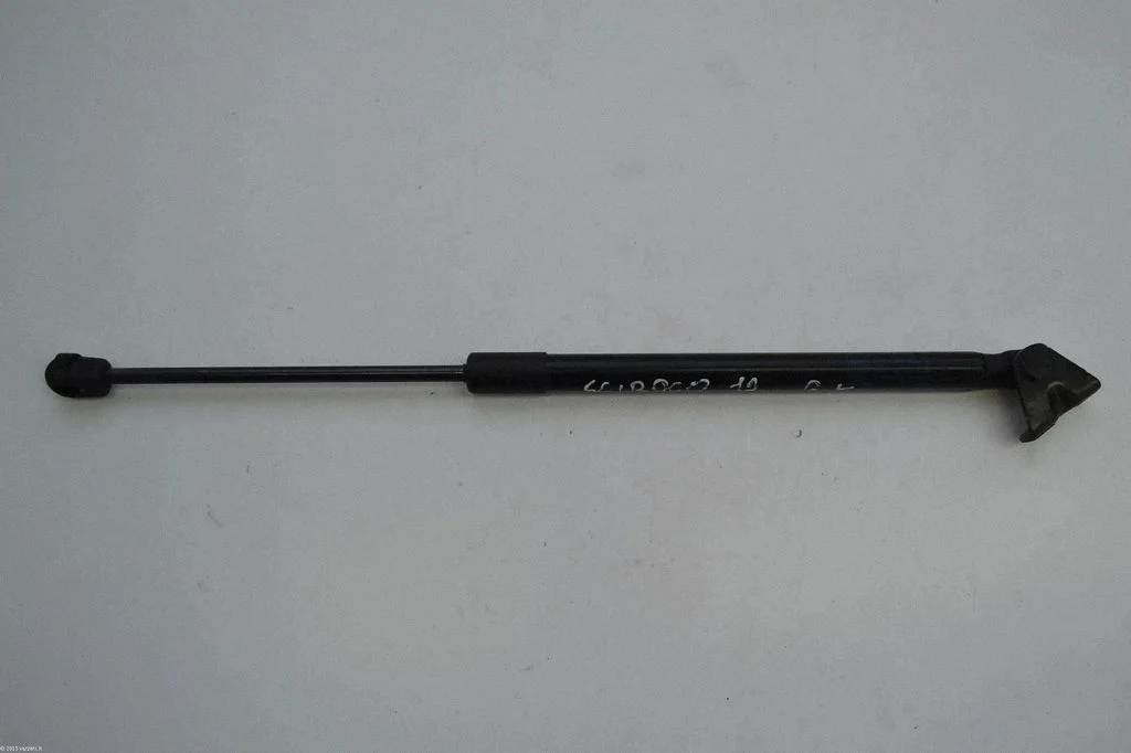 Aizmugurējā vāka amortizators – Volkswagen Scirocco (2008-2016)