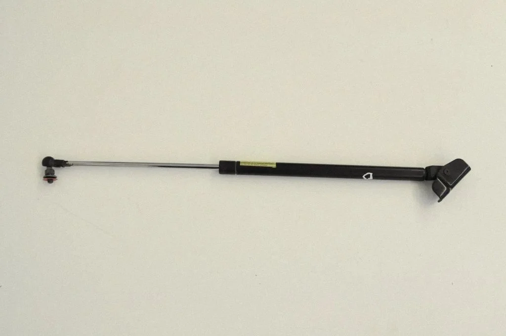 Aizmugurējā vāka amortizators – labā