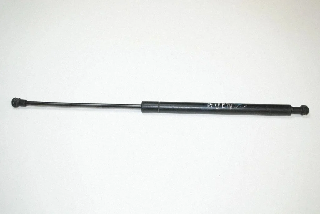 Aizmugurējā vāka amortizators – Toyota Avensis T250 (2003-2006)