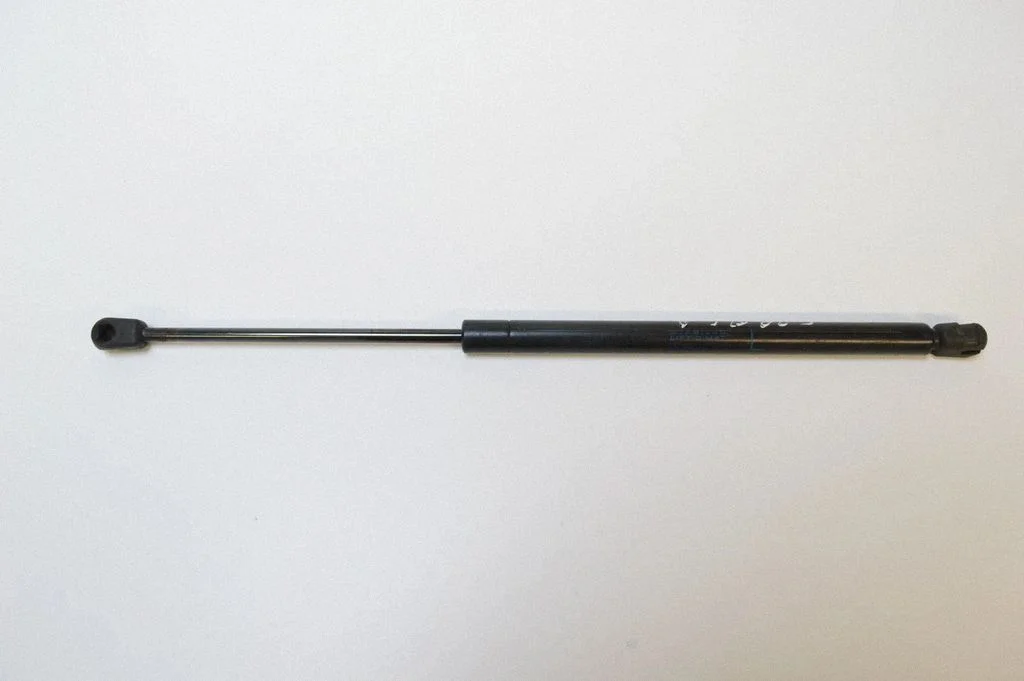 Aizmugurējā vāka amortizators – Toyota Corolla E120 E130 (2004-2007)