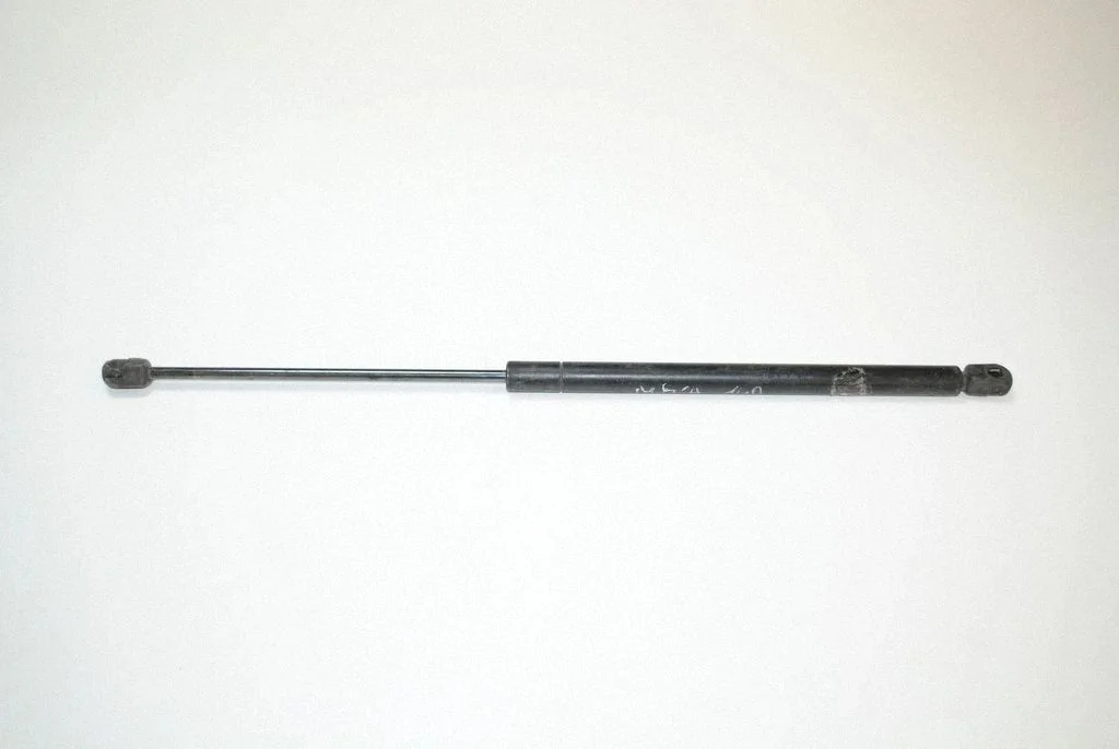 Aizmugurējā vāka amortizators – Mercedes-Benz A klase W168 (1997-2004)