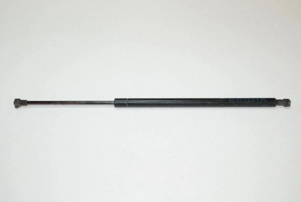 Aizmugurējā vāka amortizators – Mercedes-Benz C klase W203 (2000-2007)