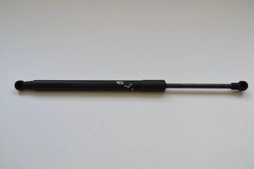 Aizmugurējā vāka amortizators – BMW 3. sērija E92 E93 (2005-2014)