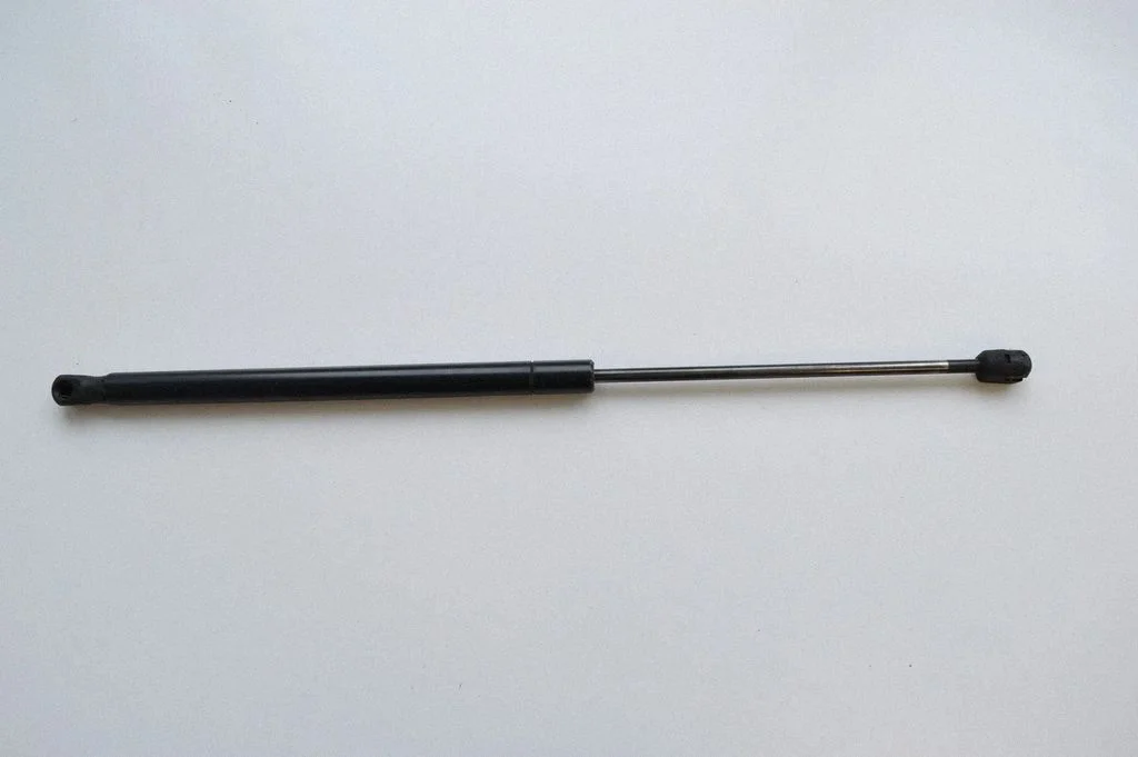 Aizmugurējā vāka amortizators – Ford Mondeo MK IV (2007-2014)