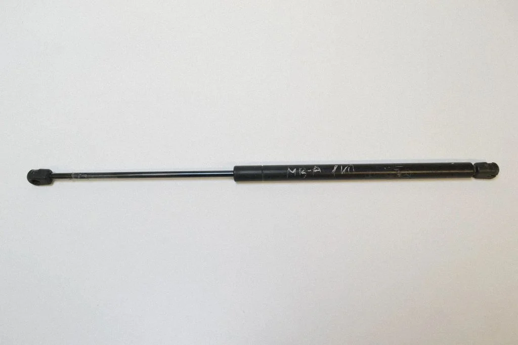 Aizmugurējā vāka amortizators – Mercedes-Benz A klase W168 (1997-2004)