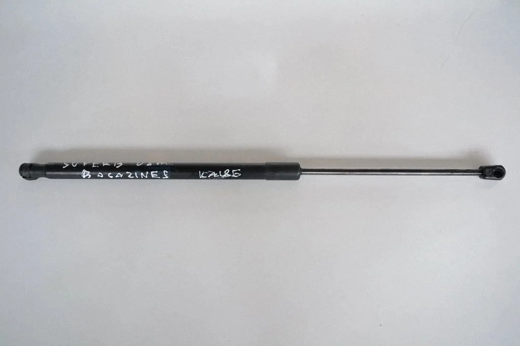 Aizmugurējā vāka amortizators 3T582755001S