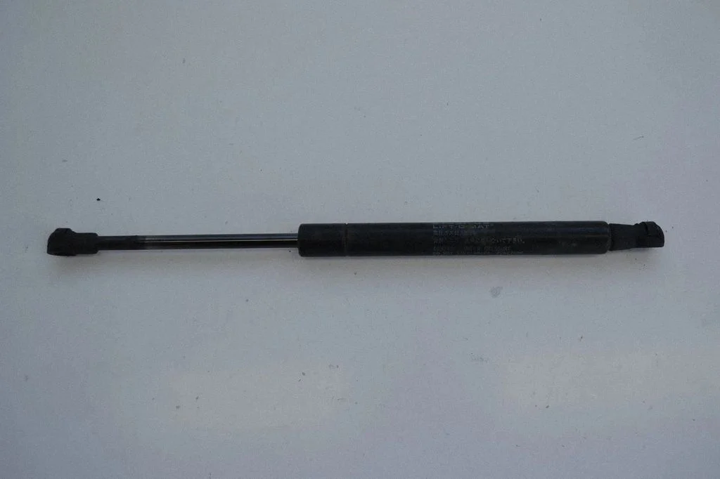 Aizmugurējā vāka amortizators – Lexus GS 300 350 430 450H (2005-2012)