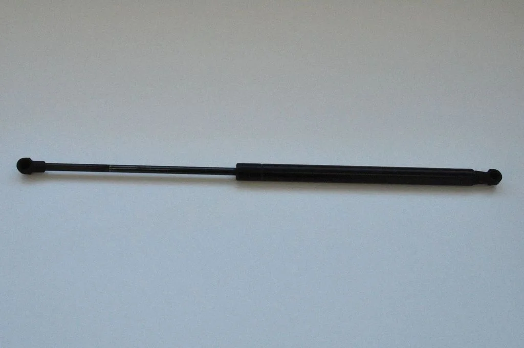 Aizmugurējā vāka amortizators – Land Rover Discovery 4 - LR4 (2010-2016)