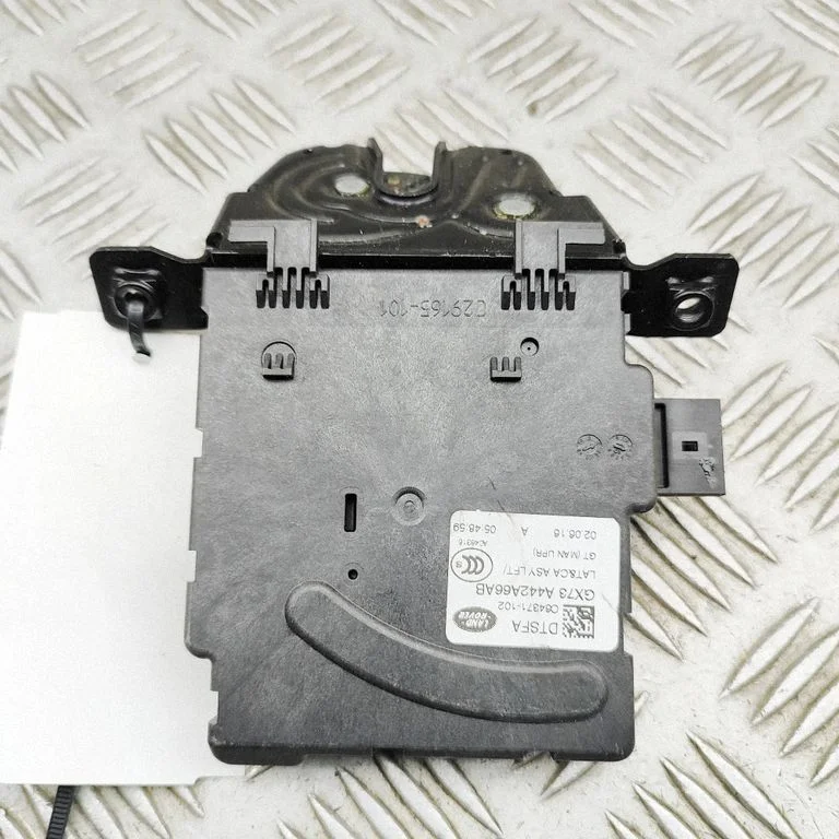Aizmugurējā vāka slēdzene GX73A442A66AB