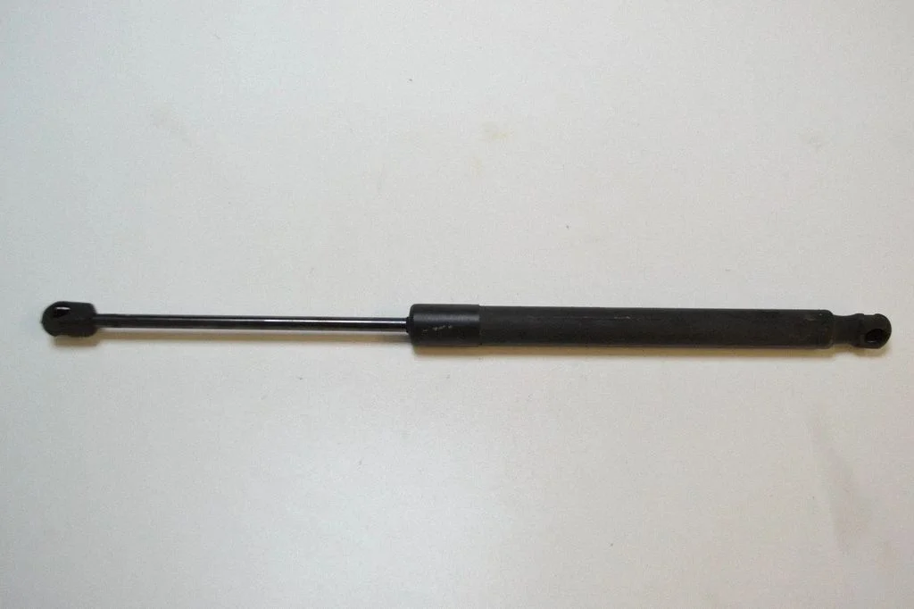 Aizmugurējā vāka amortizators – Volkswagen Golf Plus (2005-2013)