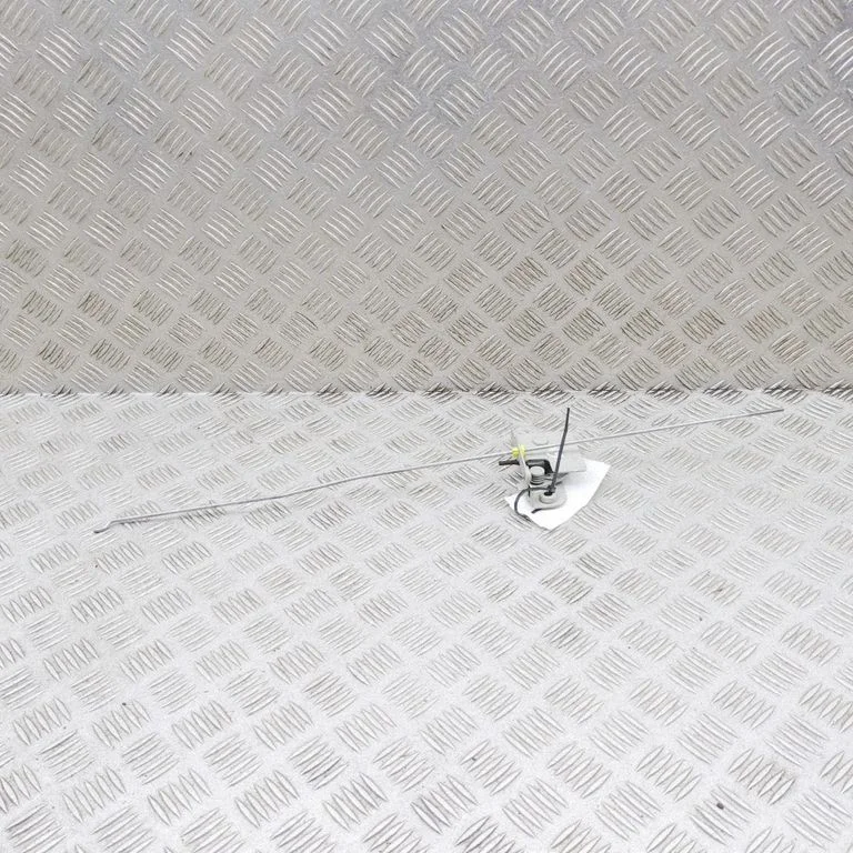 Aizmugurējā vāka slēdzene ML349943150AC