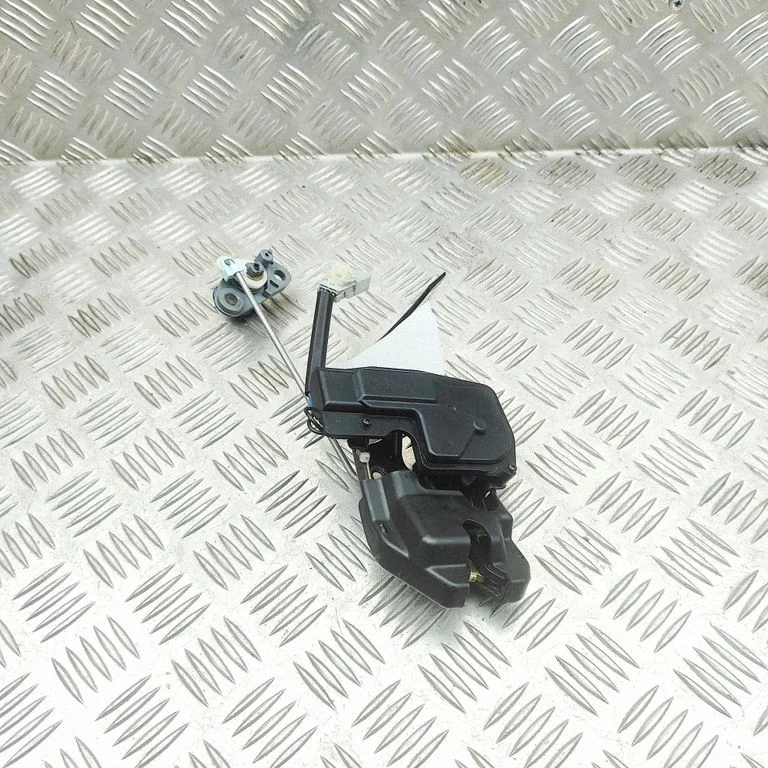 Zamek klapy bagażnika 74851S2A003 – Honda S2000 (1999-2009)