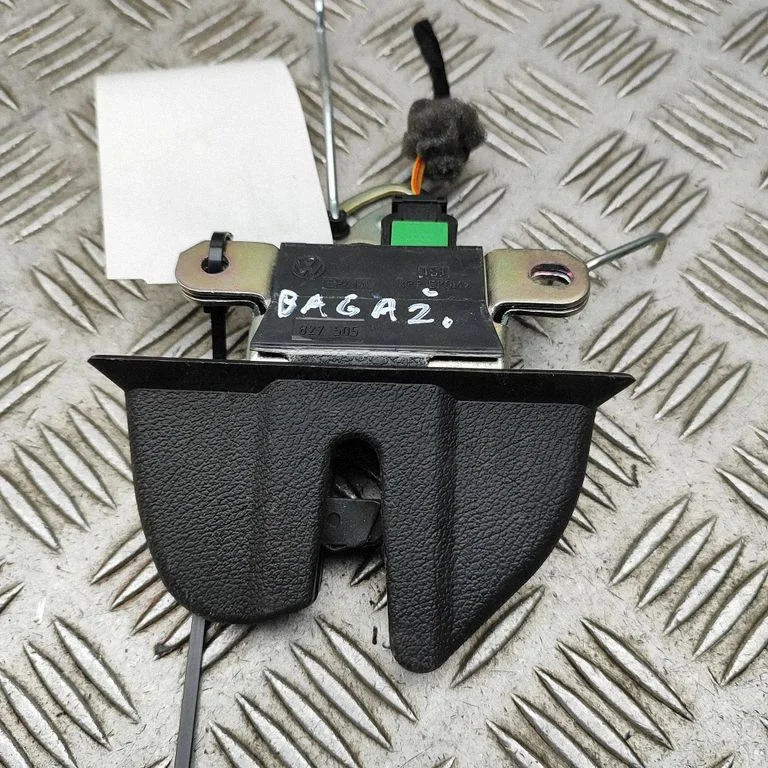 Aizmugurējā vāka slēdzene 3W0827501D
