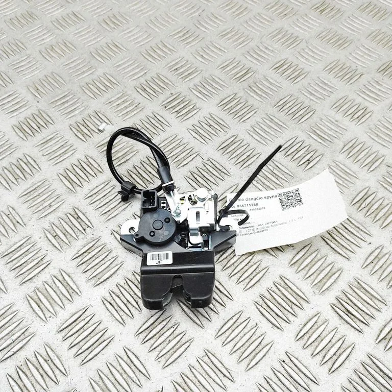 Aizmugurējā vāka slēdzene 81230D4000