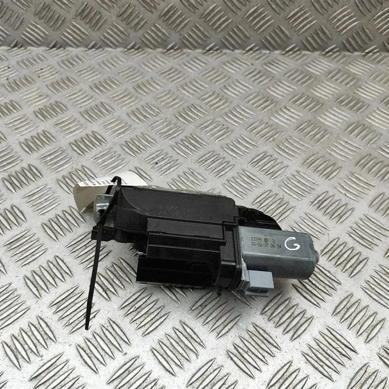 Aizmugurējā vāka slēdzene 7P0827505M