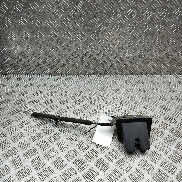 Aizmugurējā vāka slēdzene 80A827506A