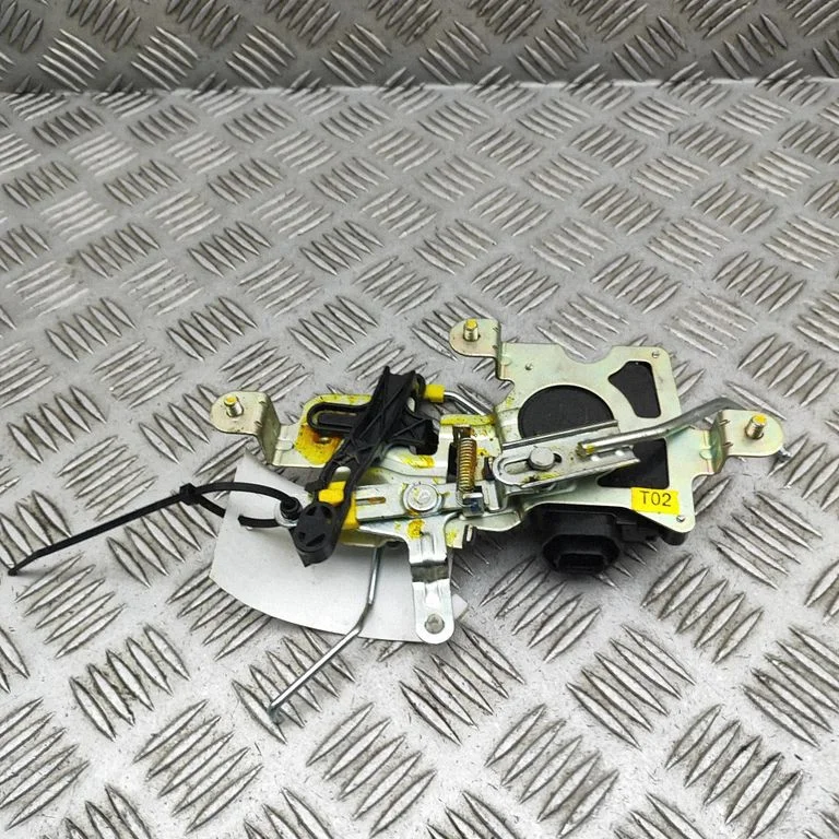 Aizmugurējā vāka slēdzene 812904H010
