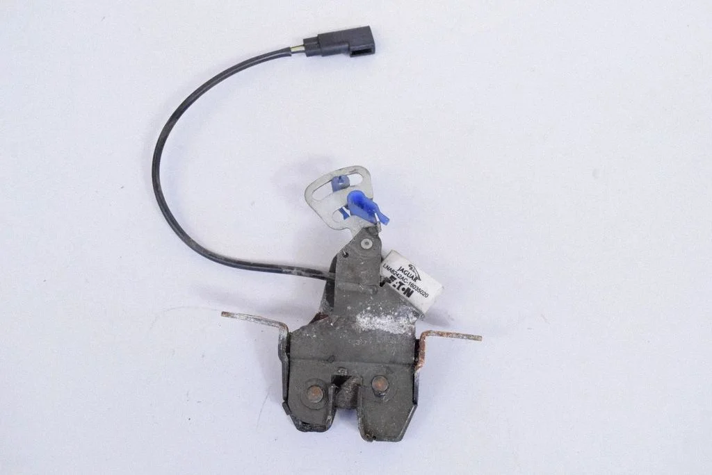 Tailgate/trunk/boot lock/catch/latch LNA6242AC