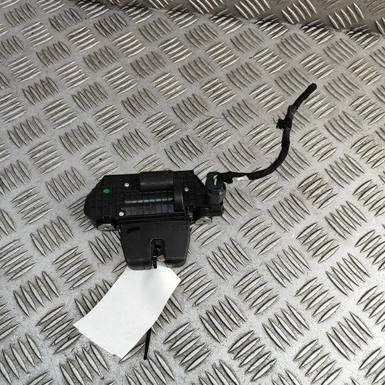 Aizmugurējā vāka slēdzene 9684018680