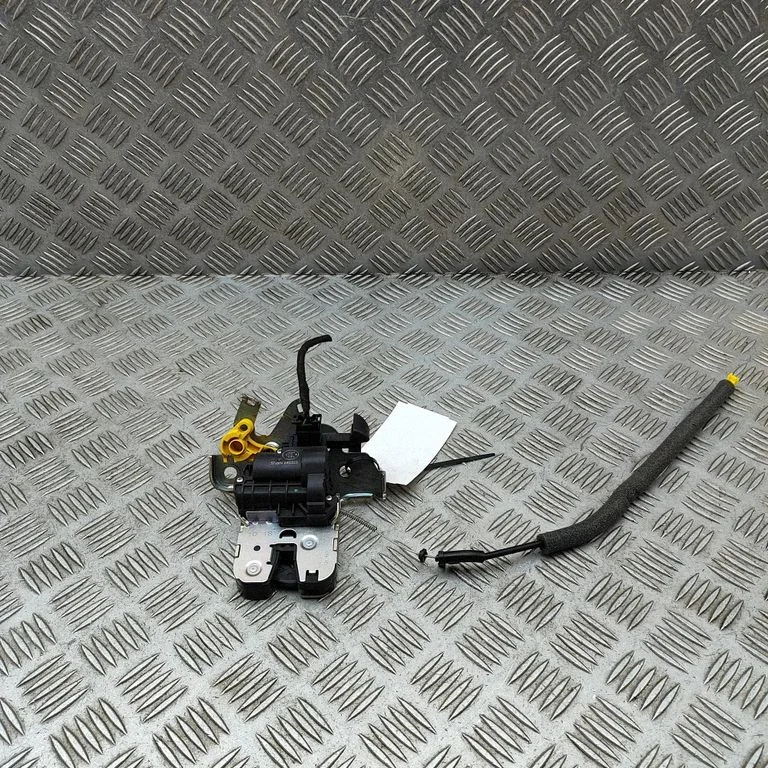 Aizmugurējā vāka slēdzene 4M0827506E