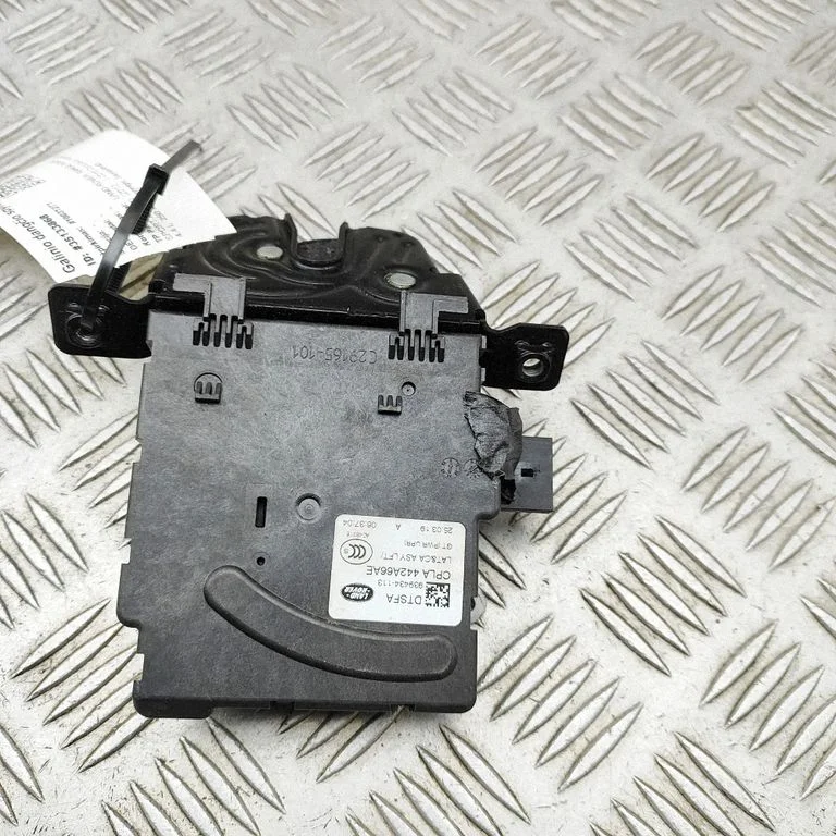 Aizmugurējā vāka slēdzene CPLA442A66AE