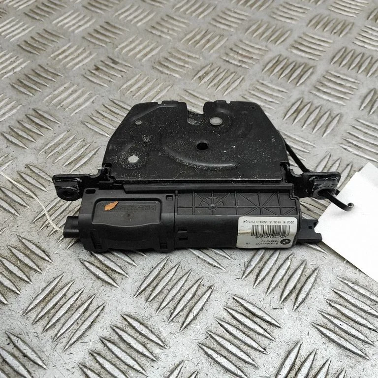 Aizmugurējā vāka slēdzene 9121206
