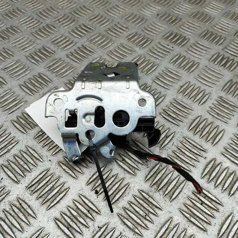 Tailgate/trunk/boot lock/catch/latch 5C6827505D