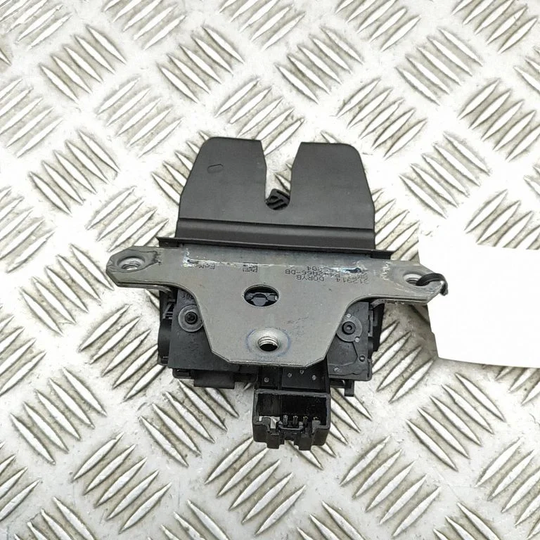 Aizmugurējā vāka slēdzene BM51R442A66DB
