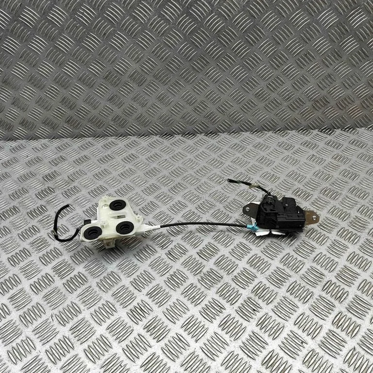 Aizmugurējā vāka slēdzene A2929062800