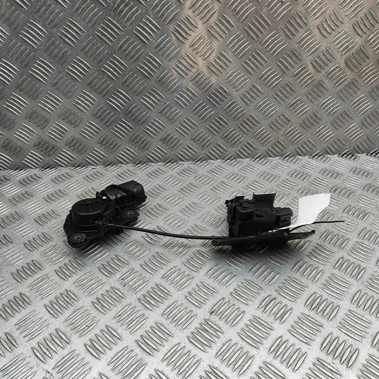 Zamek klapy bagażnika 32149889