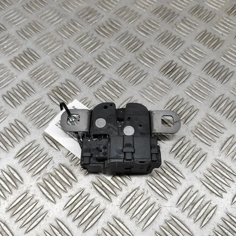 Aizmugurējā vāka slēdzene 9802312