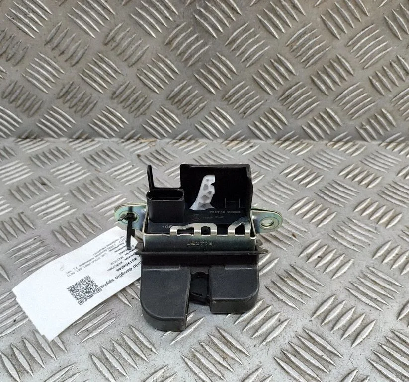 Aizmugurējā vāka slēdzene 2G6827505B