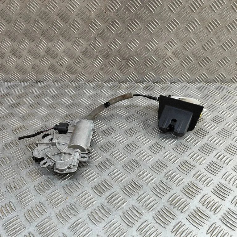 Tailgate/trunk/boot lock/catch/latch 3V5827887C – Audi RS Q8 (2019-)