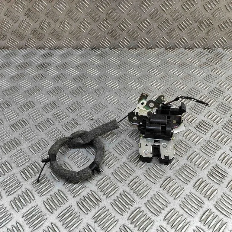 Aizmugurējā vāka slēdzene 8R0827505A