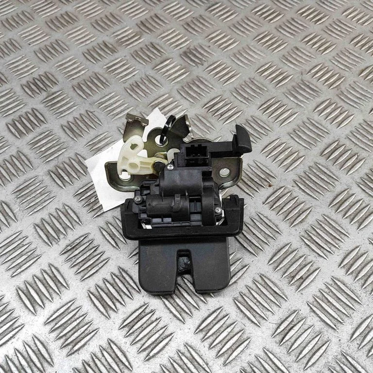 Aizmugurējā vāka slēdzene 8K9827505A