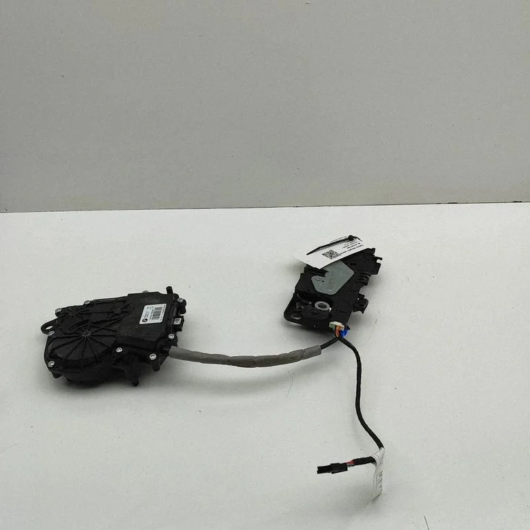 Aizmugurējā vāka slēdzene – BMW X5M G05 F95 (2019-)