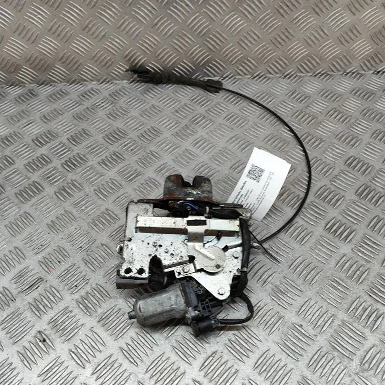 Aizmugurējā vāka slēdzene 4589581AA