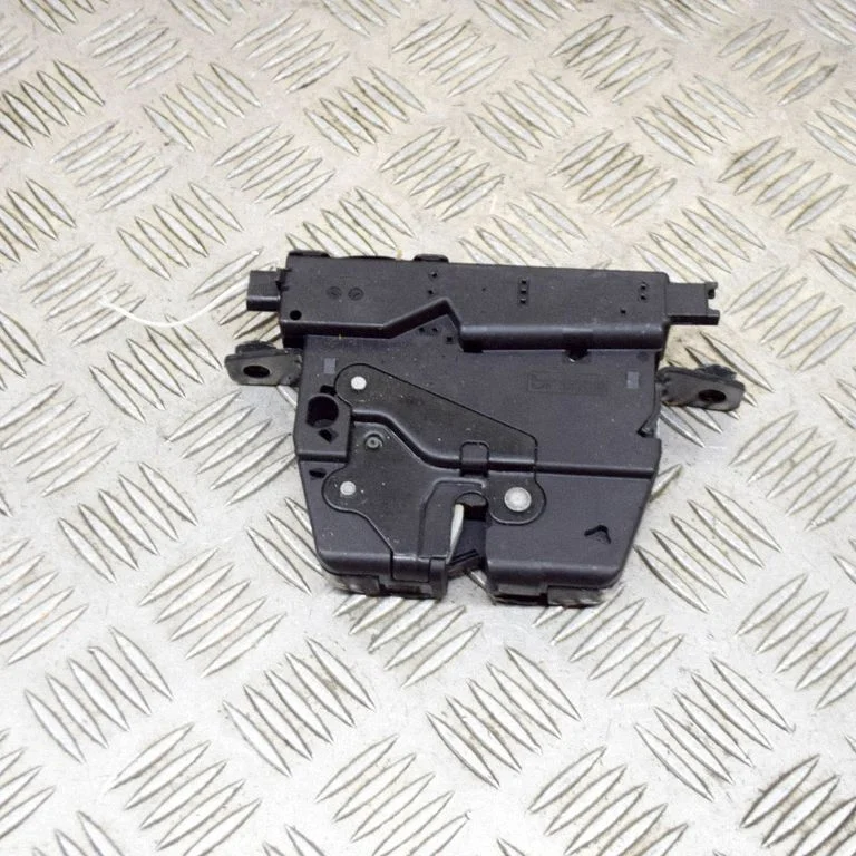Aizmugurējā vāka slēdzene 918064107